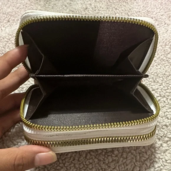 White Floral Initial Wallet - Picture 2 of 4